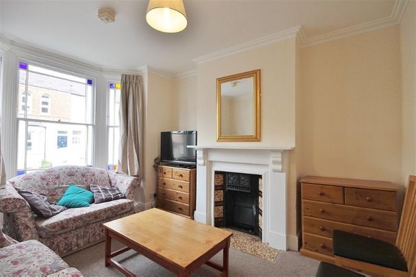 4 bedroom semi-detached house to rent - Photo 1