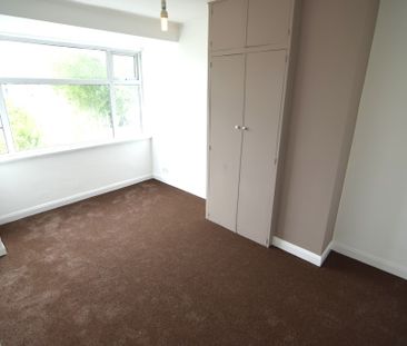 To Let 3 Bed Mid Terraced House - Photo 4