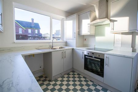 3 bedroom end of terrace house to rent - Photo 2