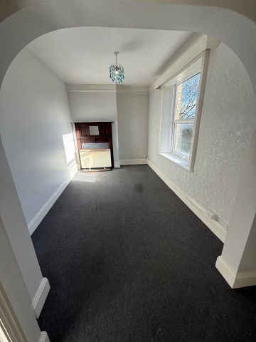 1 Bed Flat, Lawn Road, SO17 - Photo 2