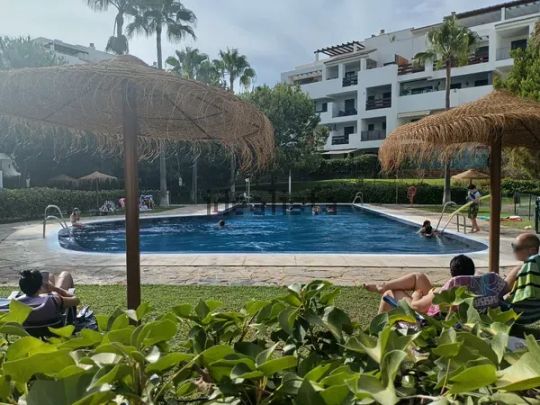 Alquiler de piso en Avenida Descubrimiento, 1 - Photo 1