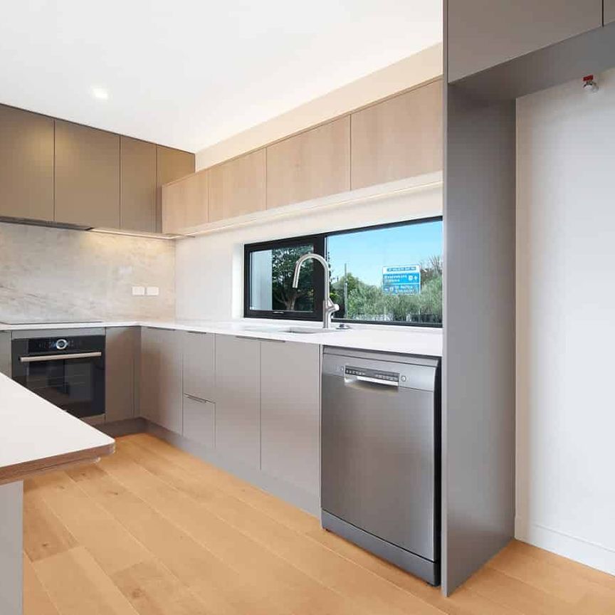 Close to everywhere. - Photo 1