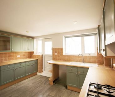 3 bedroom semi-detached house to rent - Photo 3