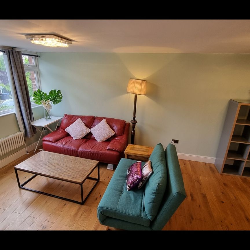 4 Bed Terraced House, Cranford Close, SW20 - Photo 1