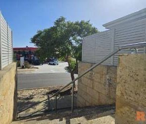 Modern and Comfortable 3x2 in Baldivis - Photo 1