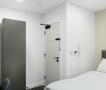 1 bedroom in a house share to rent - Photo 2