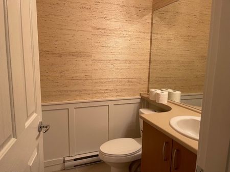 Spectacular Polygon Townhome in South Surrey - Photo 3