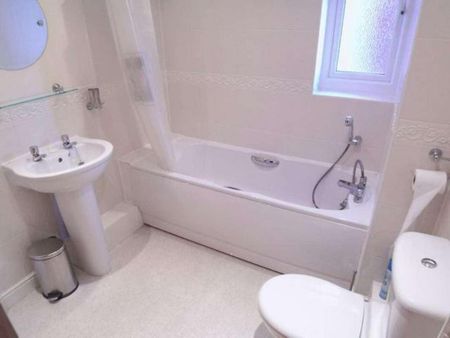 2 bedroom flat to rent - Photo 4