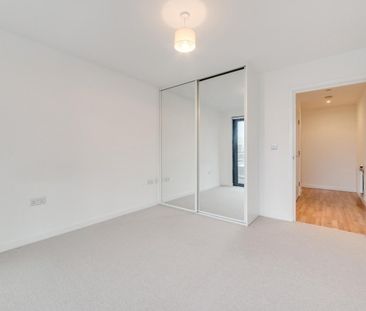 1 Bed Flat, Horizons Tower, E14 - Photo 3