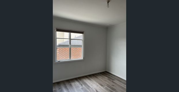 Positioned Perfectly! - Photo 1