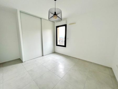 Location Appartement 2 pièces TOURNON SUR RHONE 07300 - Photo 3