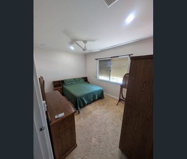 ​"Convenient & Comfortable Cottage-Style Living! 3-Bedroom Home Les... - Photo 4