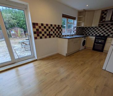 2 bedroom end of terrace house to rent - Photo 3
