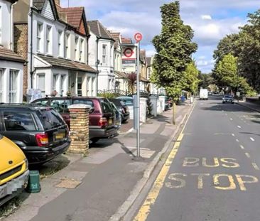 1 bedroom in a flat share to rent - Photo 2