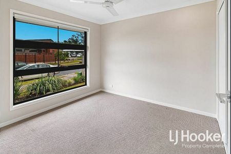 Modern & Spacious - Family Friendly Location - Great Size Backyard - Photo 3