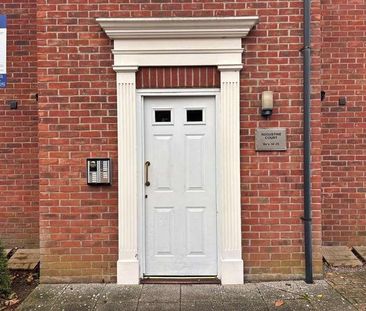 Augustine Court, Spire View, SP2 - Photo 4