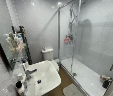 3 bedroom flat to rent - Photo 2