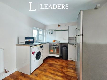 studio to rent Cliff Avenue, Westcliff-on-Sea, Essex, SS0 - Photo 3