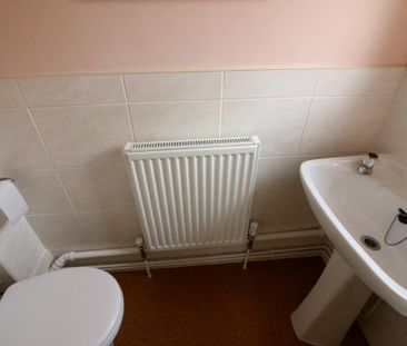 3 bedroom semi-detached house to rent - Photo 4