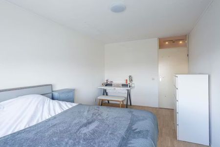 Carrer de Besalú, Barcelona, Catalonia 08026 - Photo 4