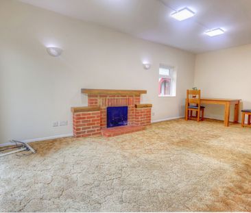 4 Bedroom Detached Bungalow To Rent - Photo 1