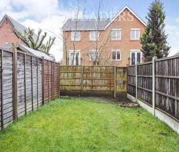 Appletrees Crescent, Bromsgrove, Worcestershire, B61 - Photo 2