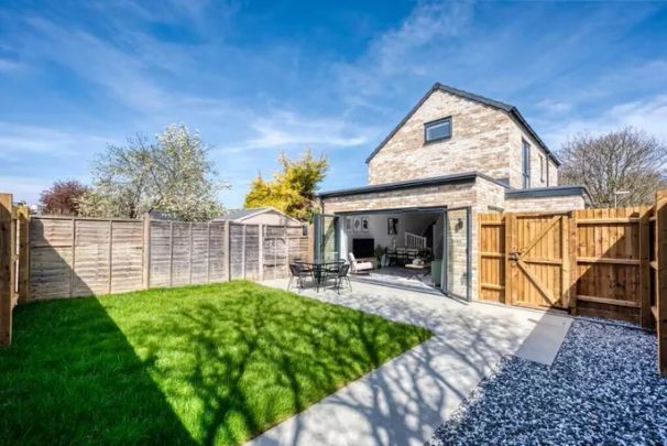 Stourbridge Grove, Cambridge £2,100 pcm ⓘ The monthly or weekly payment required by the landlord. Read our glossary page , 2 bedrooms, detached house, to let * Tenant info - Photo 1