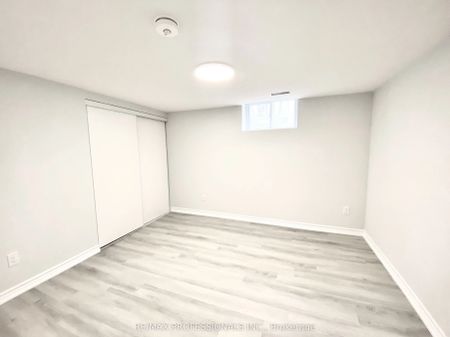 77 Roseneath Crescent #Lower - Photo 2