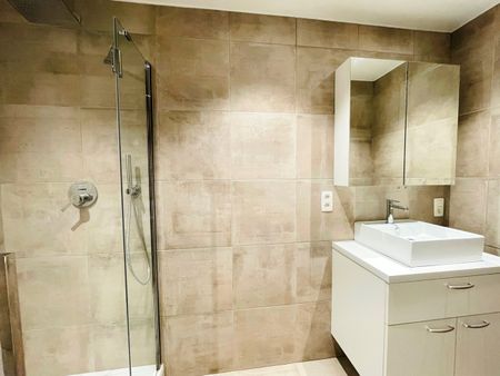 volledig vernieuwd appartement gelegen in een klein gebouw op de 2e verdieping - Foto 4