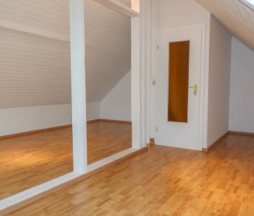 Großzügige DG-Wohnung für 2 Personen mit Einbauküche, Garage,großer... - Photo 1