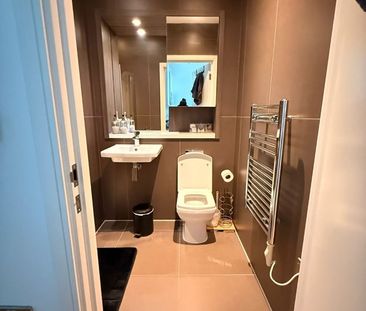 Studio Flat, Trinity Square, TW3 - Photo 2