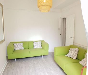 4 bedroom terraced house to rent - Photo 2