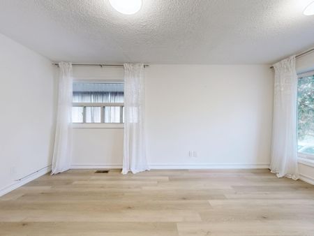 For Lease - 25 Mid Pines Road, Toronto, Ontario - Photo 3