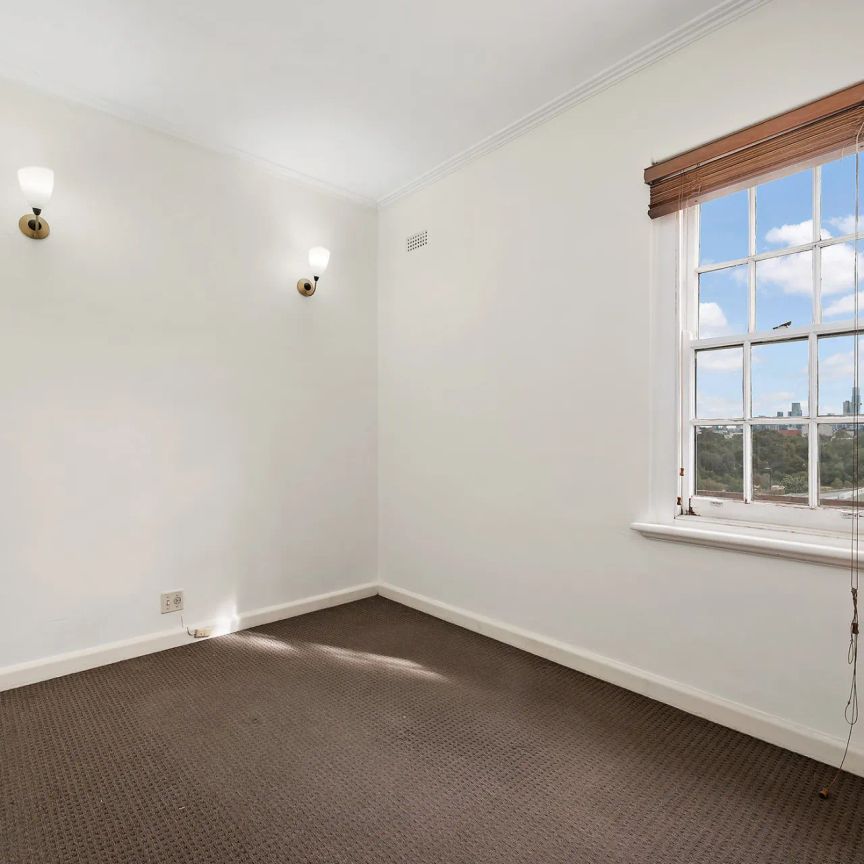 Lifestyle & Comfort in Leafy Verdant Avenue, Toorak - Photo 1