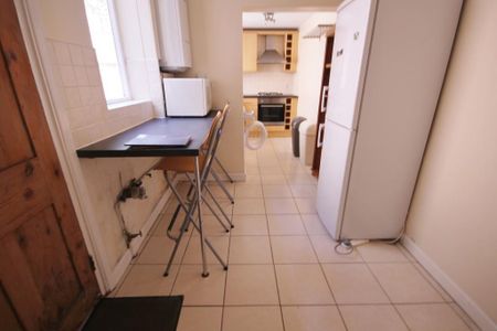 3 bedroom end of terrace house to rent - Photo 5