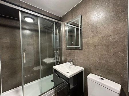 3 bedroom apartment to rent - Photo 4