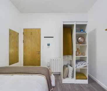 1 bedroom in a house share to rent - Photo 3