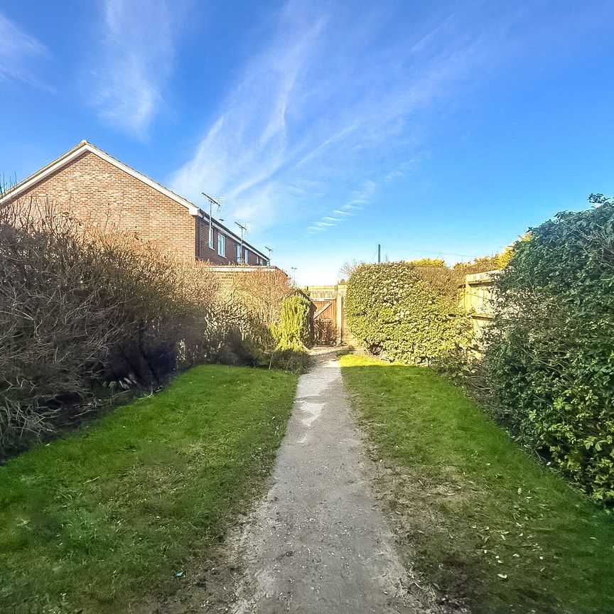 3 bedroom mid terraced house to rent, - Photo 1