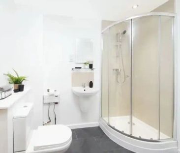 3 Bed Flat - Photo 5