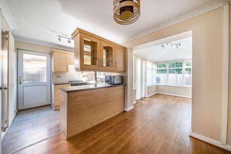 3 bedroom semi-detached house to rent - Photo 3