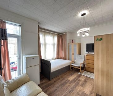 Mill Hill Road, Acton, W3, London - Photo 1