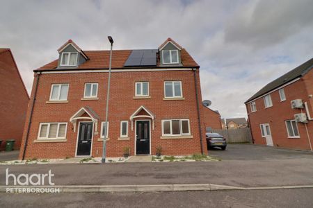 4 bedroom semi-detached house to rent - Photo 4