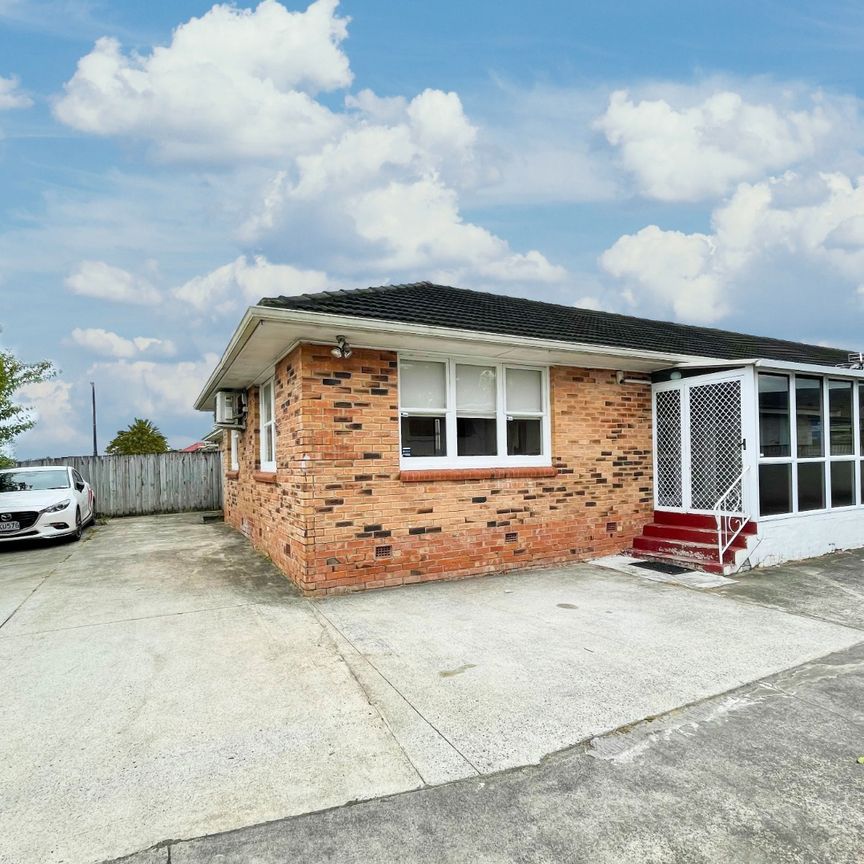 Unit 1, 5 Ti Rakau Drive, Pakuranga, Auckland - Photo 1