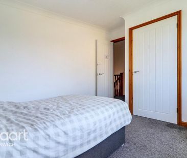 4 bedroom detached house to rent - Photo 4