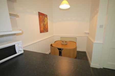 3 bedroom flat to rent - Photo 2