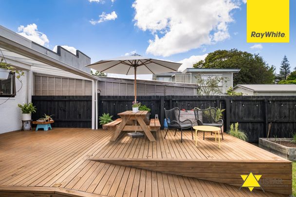 Versatile Living in the Heart of Onehunga - Photo 1