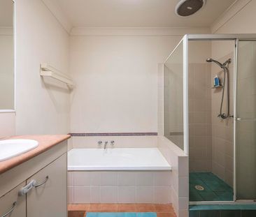 3 Bedroom townhouse in prime Elanora location! - Photo 5