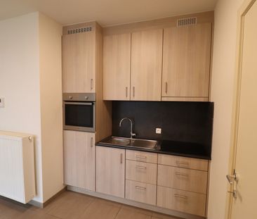 Studio op de dakverdieping met lift, terras en kelderberging. - Photo 4