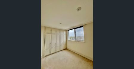 Huge apartment with beautiful city views - Photo 2