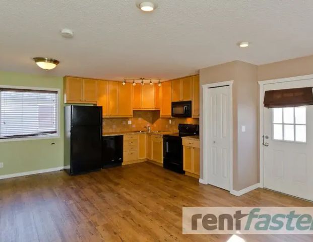 One bedroom apartment with large heated double garage | Calgary - Photo 1